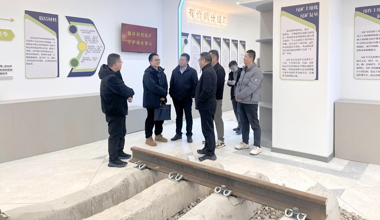 参观2.jpg 参观2.jpg